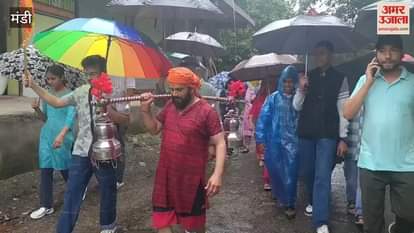 Mandi A group of Shiva devotees from Ladbhadol and Langana area returned home with Ganga water from Haridwar