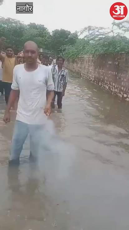 Nagaur News: No road to go to crematorium, last farewell given by passing through knee-deep water