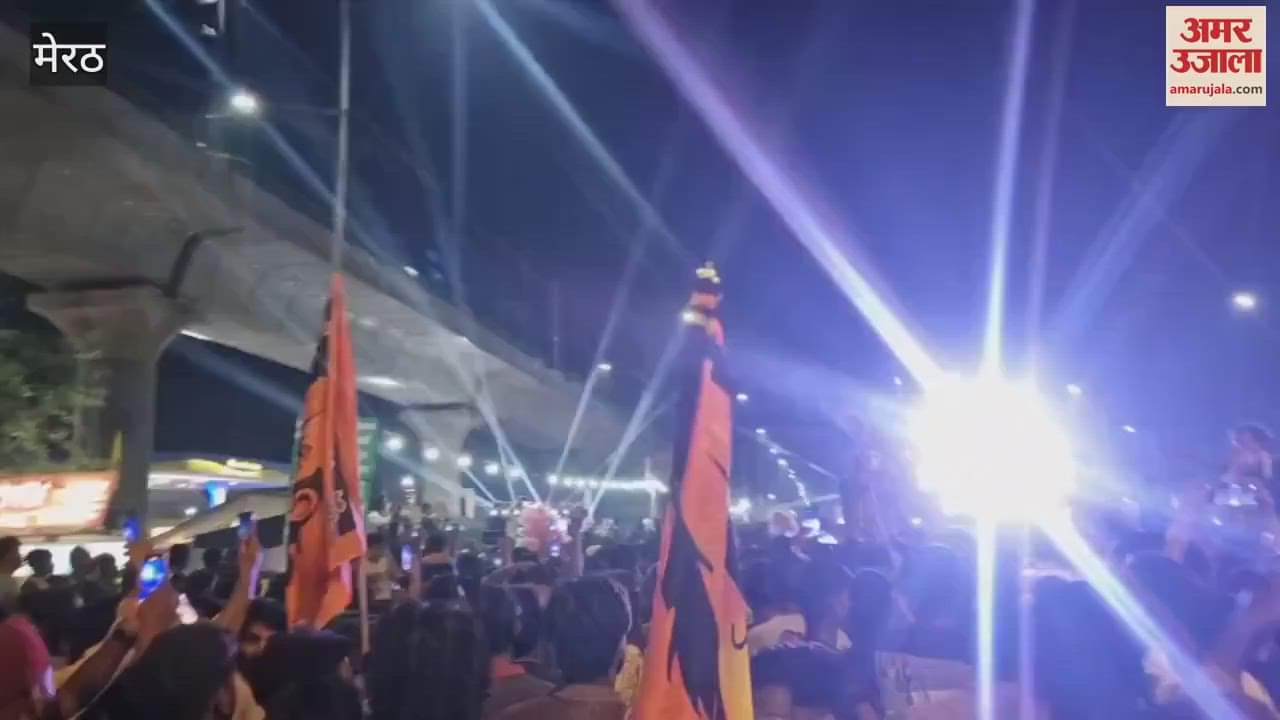 Meerut: DJ competition on the highway in Modipuram