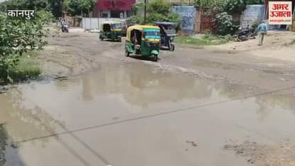 Waterlogging on Barra Thakur Chauraha Road, causing trouble for people