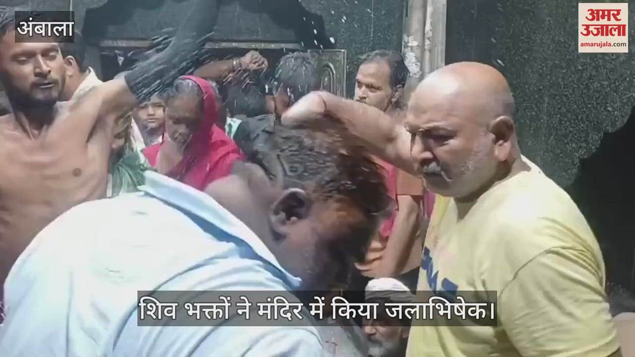 Shiva devotees performed Jalabhishek in the temple