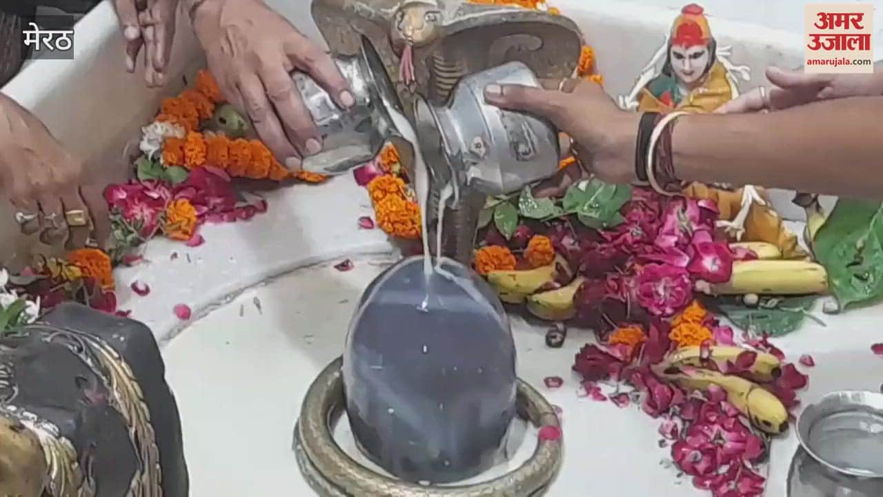 Meerut: On Shivratri, water was offered to Lord Shiva in Vamana temple
