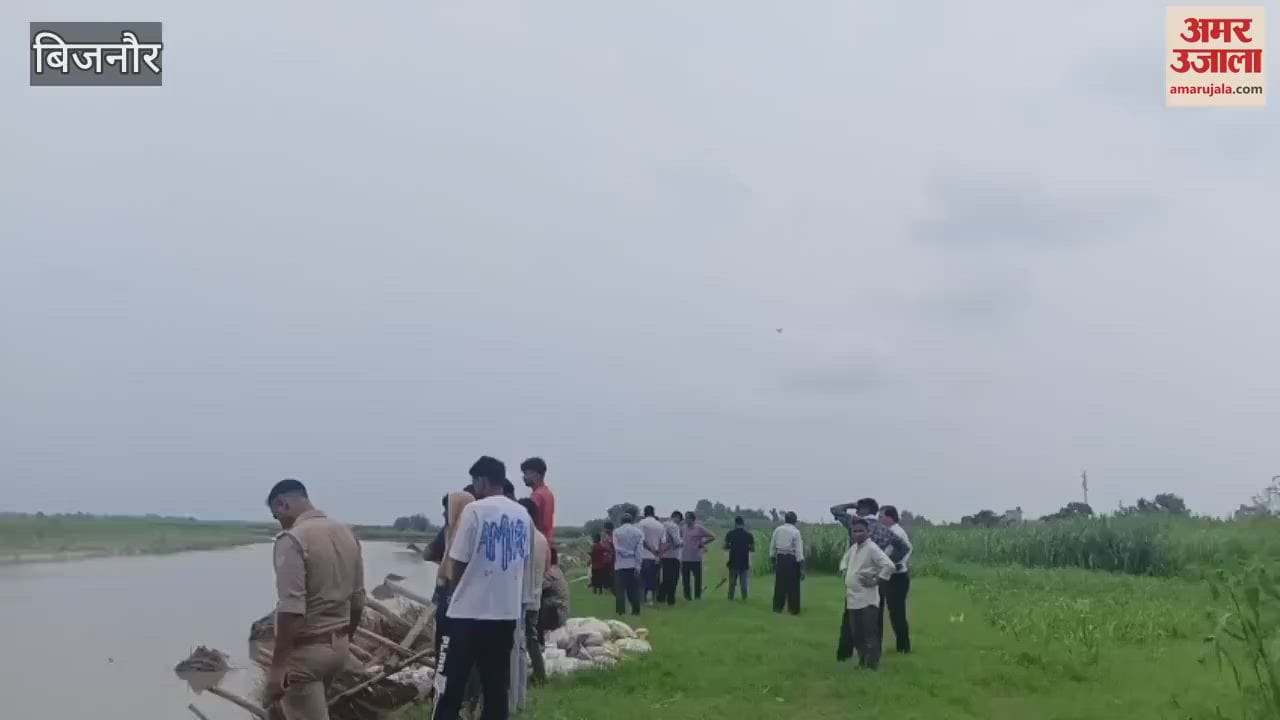 Bijnor: An old man who went to collect fodder in the forest slipped and fell into Ramganga