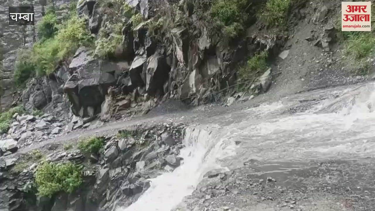 Chamba School children lives in danger Lack of a bridge over the drain can be the reason for an accident