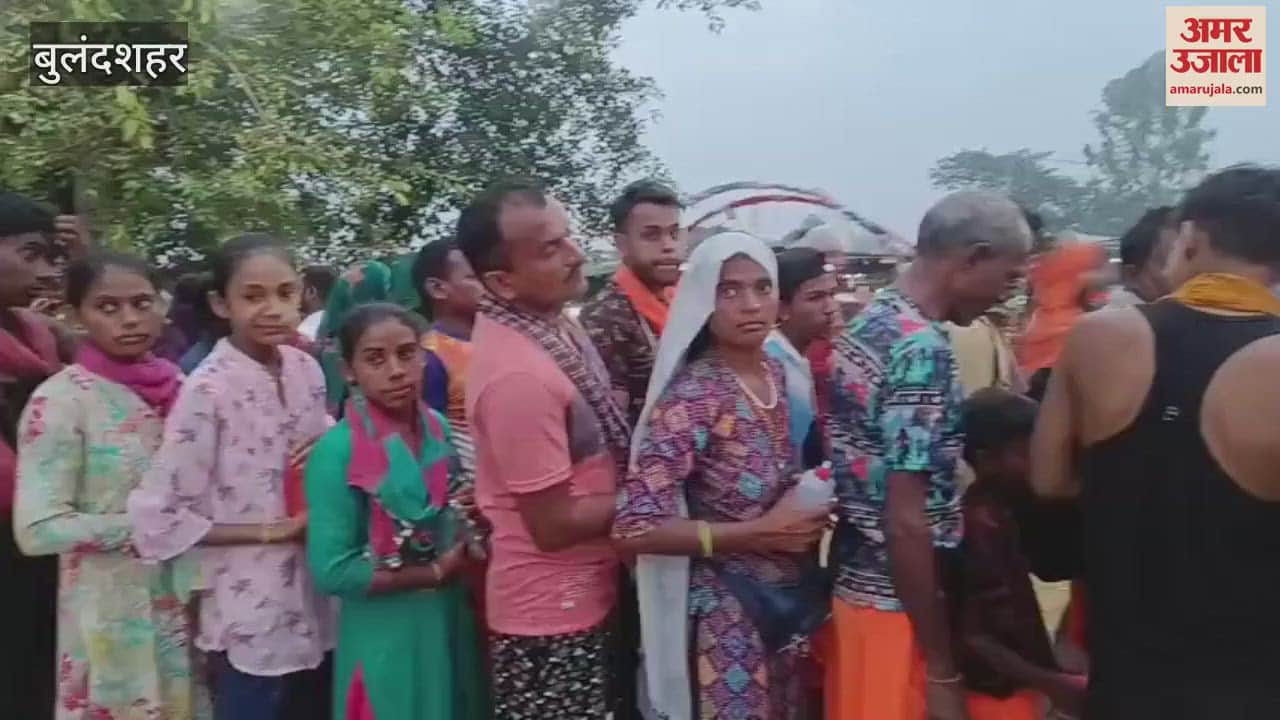 Crowds of devotees gathered at Bulandshahr's Ambekeshwar Mahadev temple