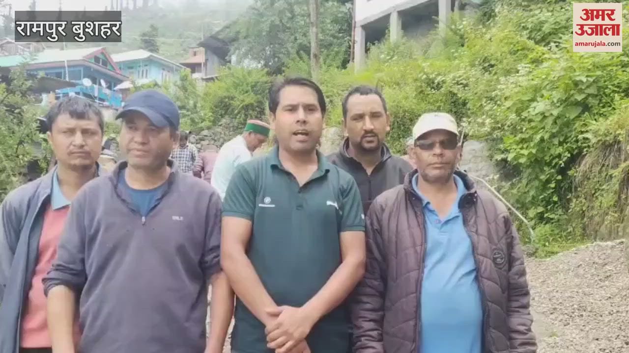 Youth of Bari village of Kinnaur district are collecting money and getting the road constructed on their own