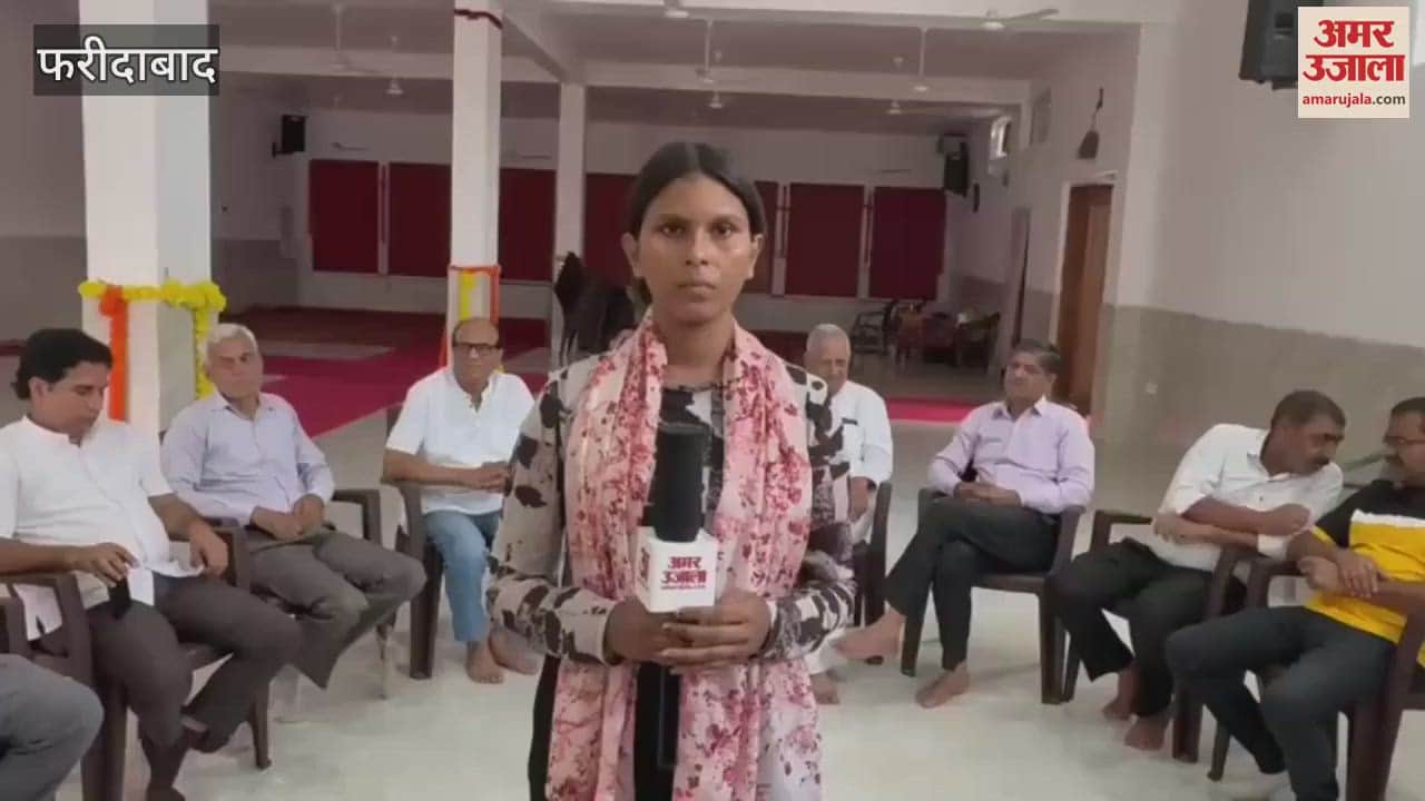 People are troubled by stray dogs and garbage in Faridabad Sector-11