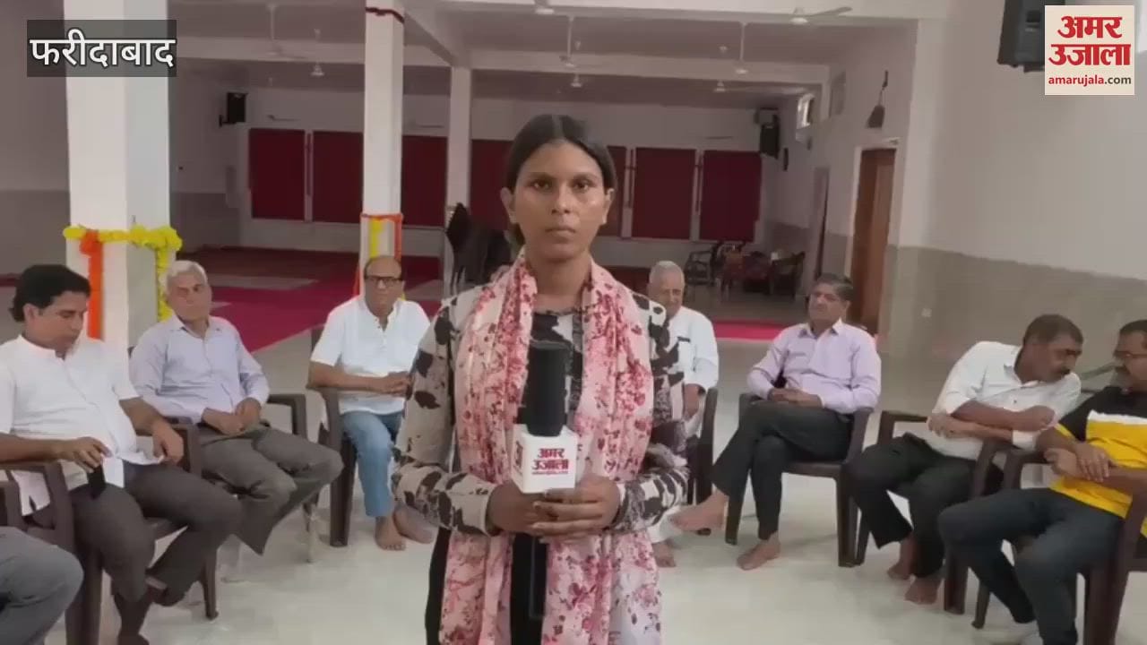 People are troubled by stray dogs and garbage in Faridabad Sector-11
