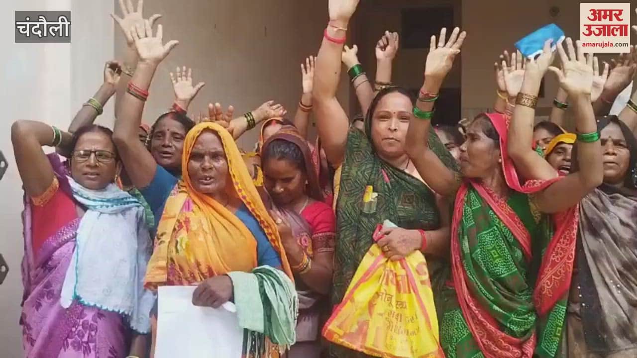 Women expressed their anger over increased electricity bill due to smart meter