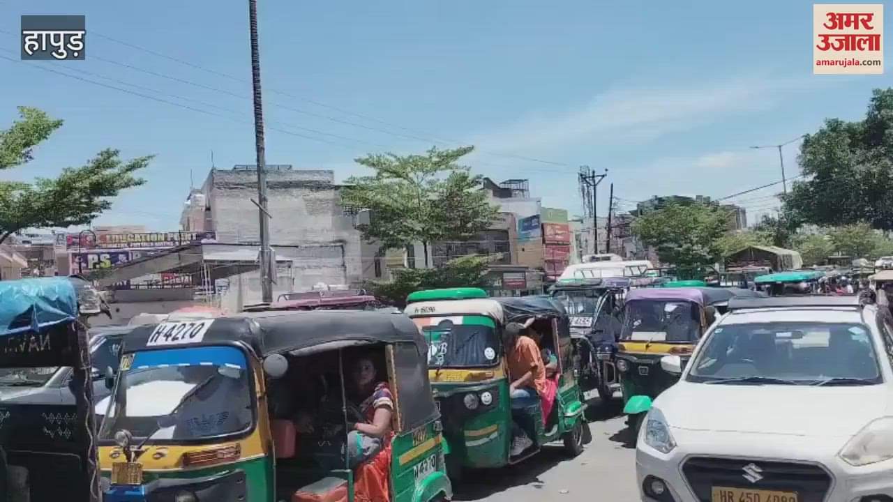 The pressure of vehicles increased in Hapur traffic jam in the city After Shivratri