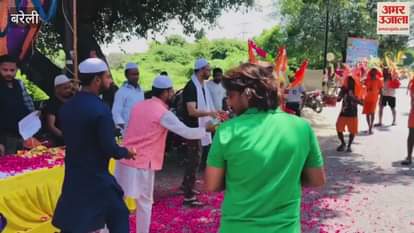 Flowers of harmony showered on Kanwadias in Bareilly