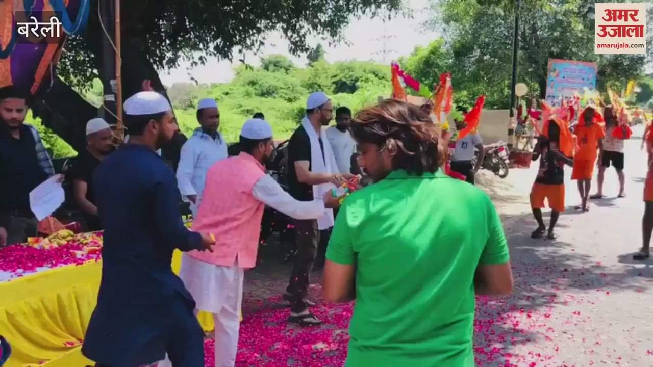 Flowers of harmony showered on Kanwadias in Bareilly