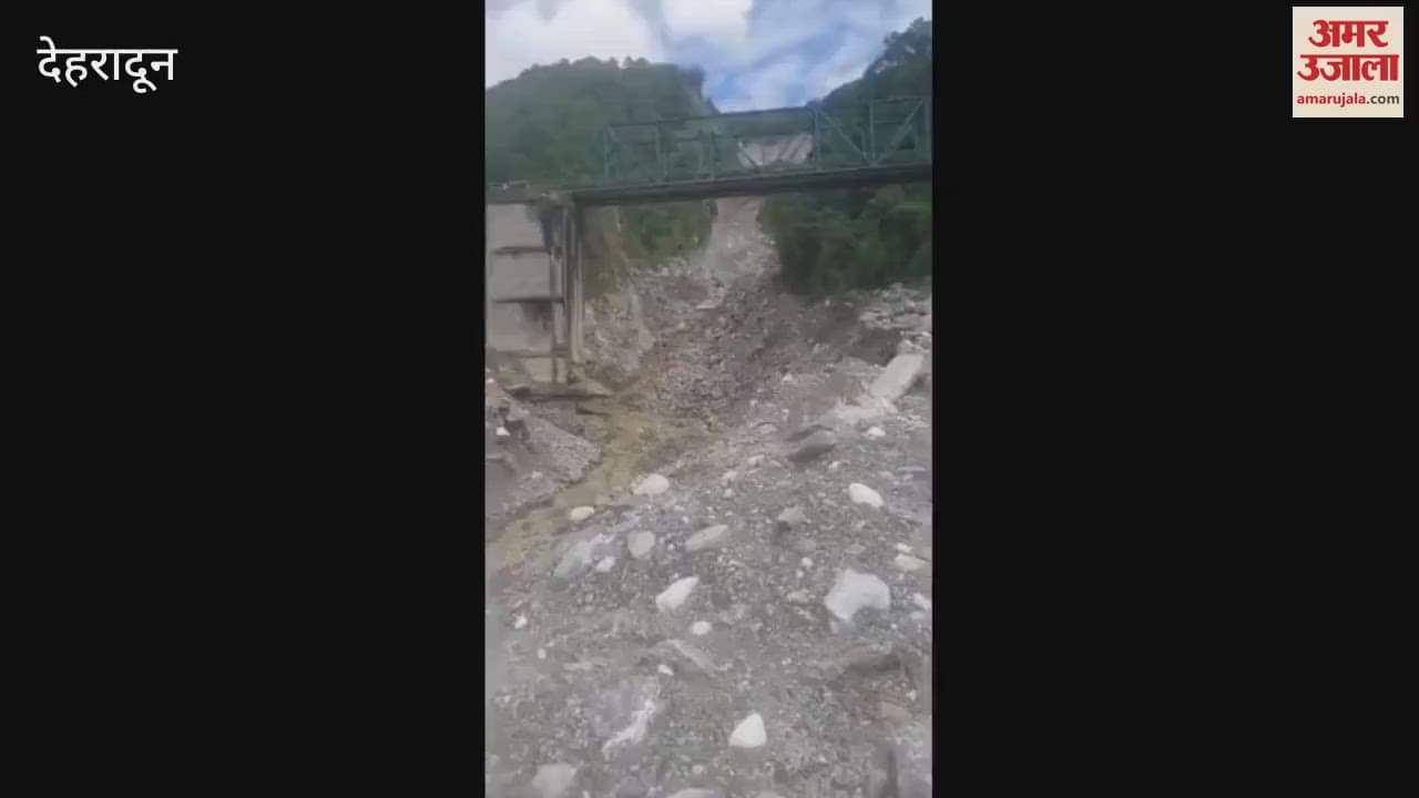 Landslide near Syana Chatti on Yamunotri Highway
