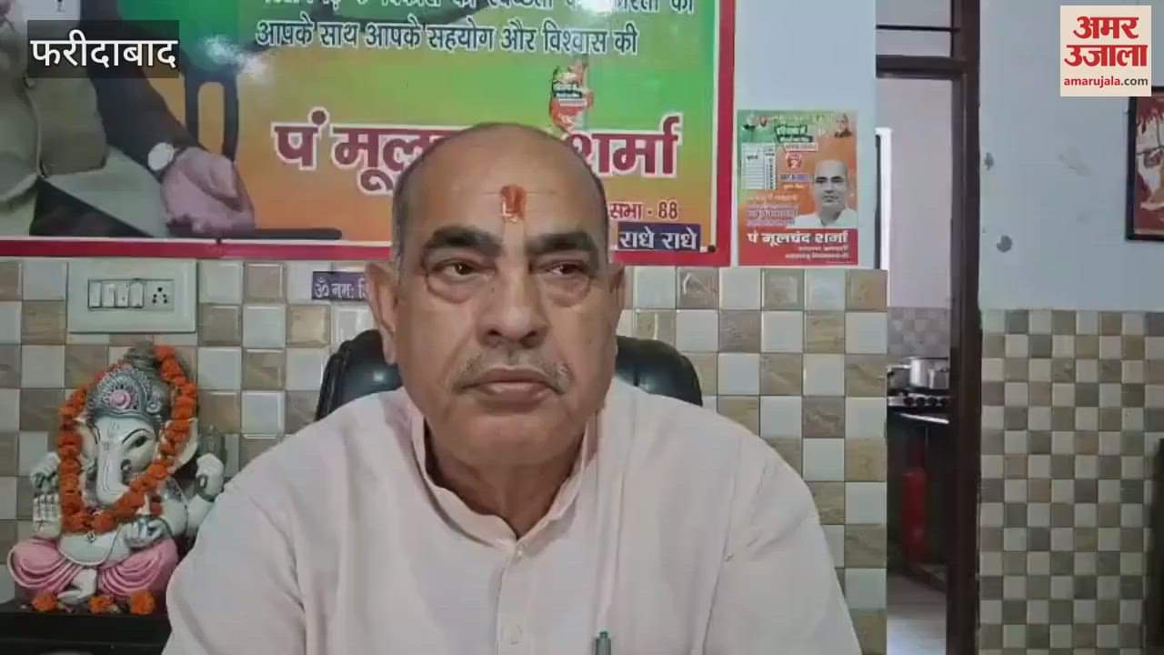 MLA Moolchand Sharma and BJP workers listened to PM Modi's Mann Ki Baat program