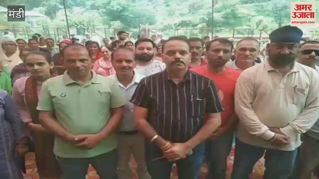 Mandi Water filters and dustbins presented to all families of the Panchayat