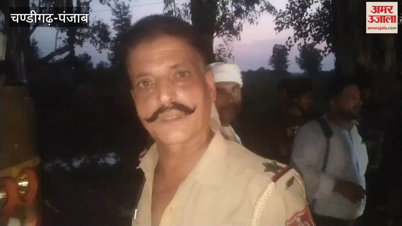 Armed miscreants vandalized a bus full of passengers