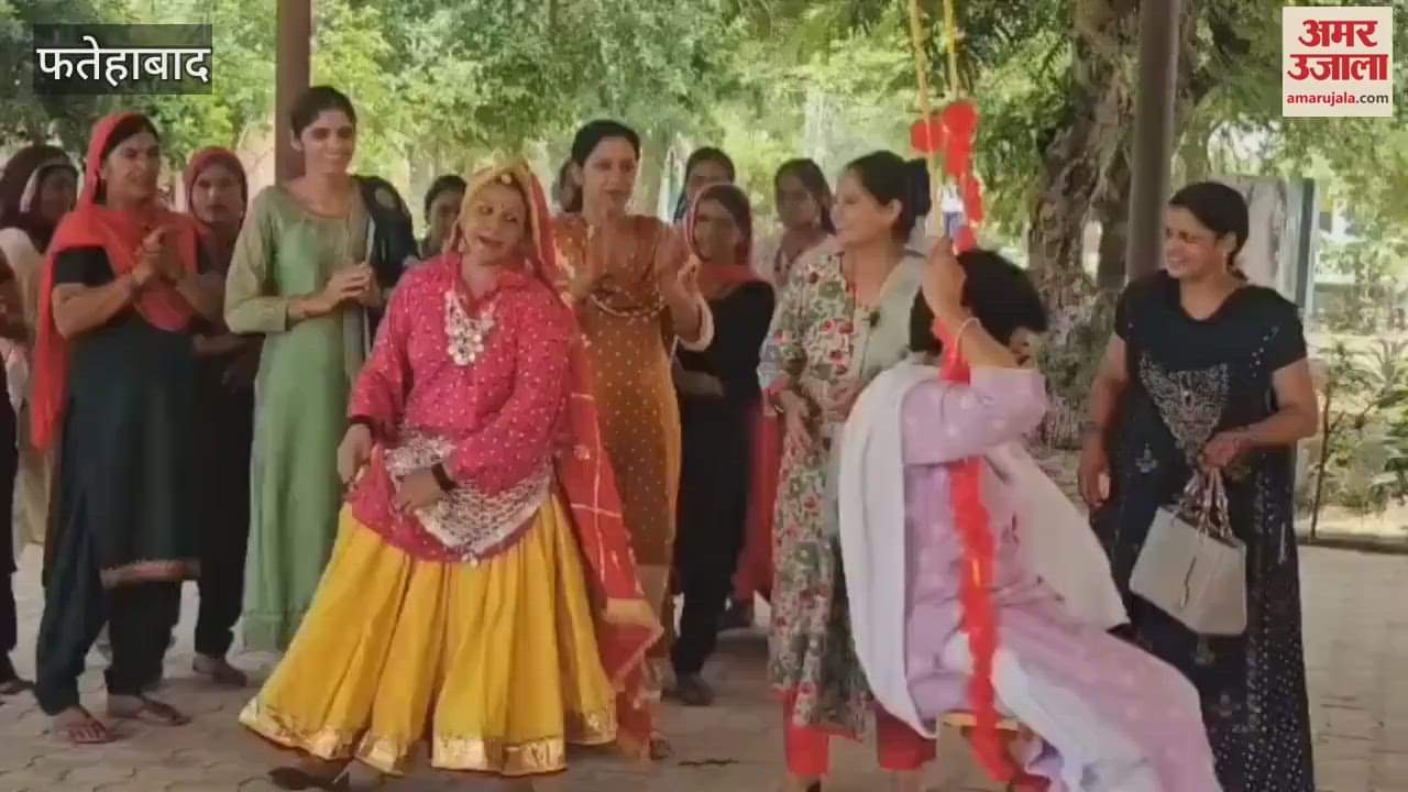 In Fatehabad's Bhuna, girl students swung the DEO on the occasion of Teej festival