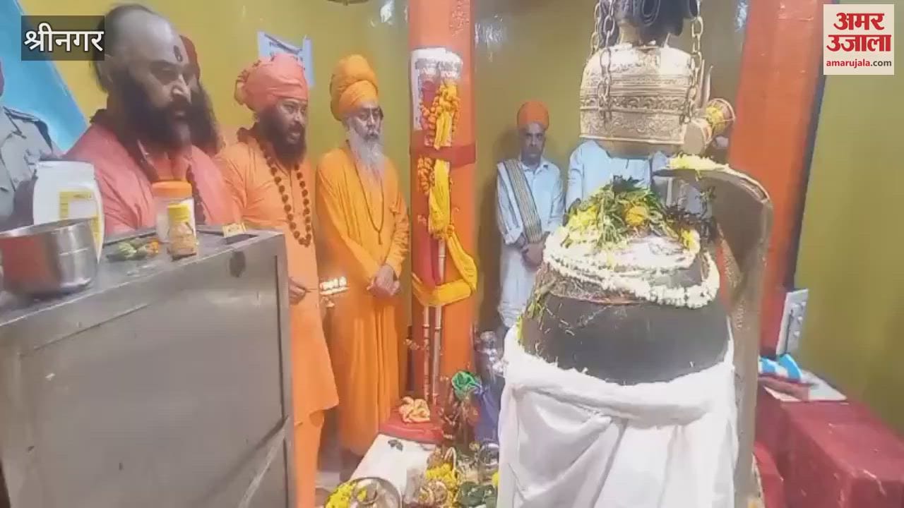 Shiva-Shakti symbol Chhari Mubarak was worshipped in a grand manner at Shankaracharya temple and left for Hari Parvat