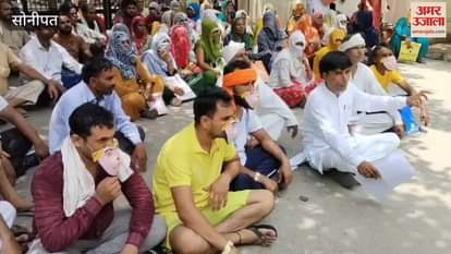 Allegation of division of 100 square yard plots in Sonipat, protest held wearing mask