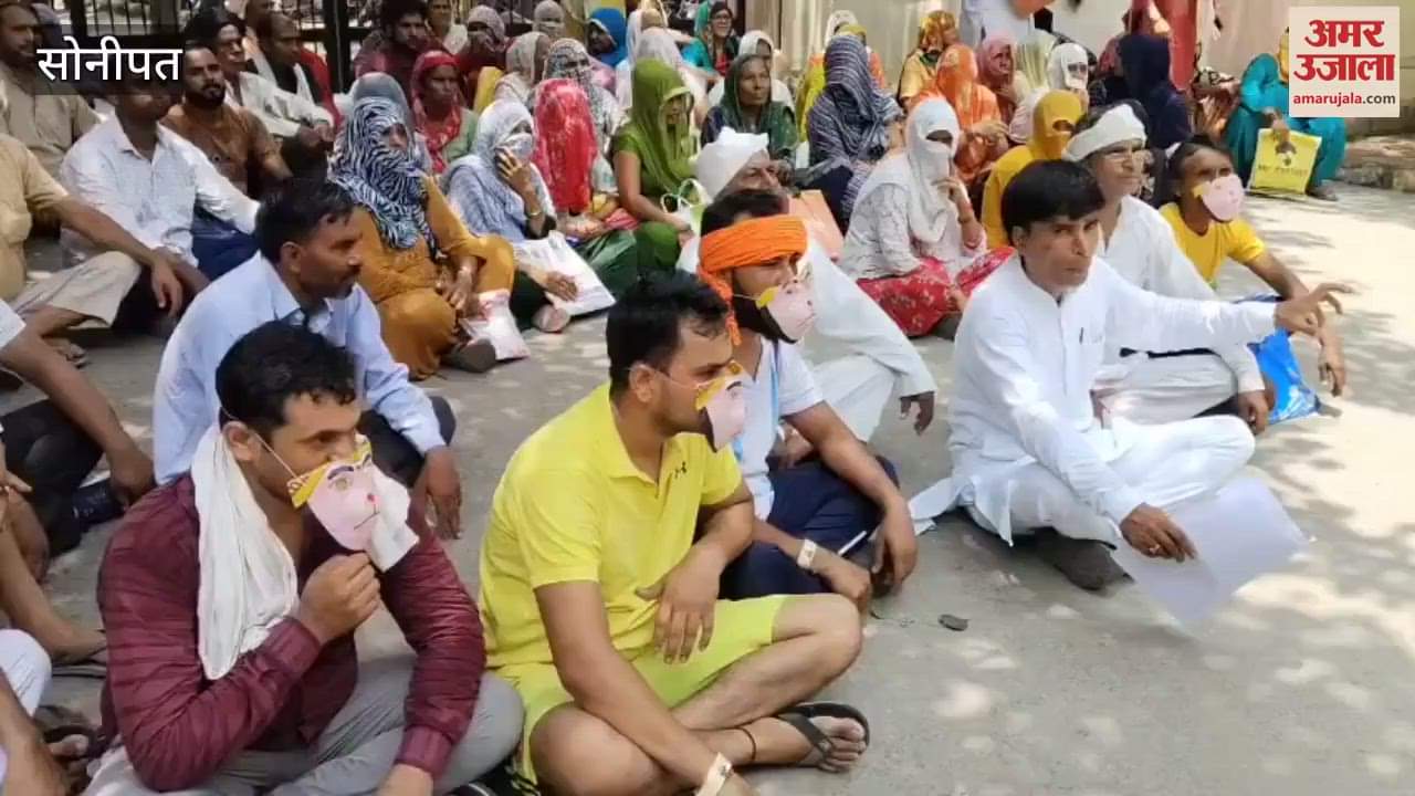 Allegation of division of 100 square yard plots in Sonipat, protest held wearing mask