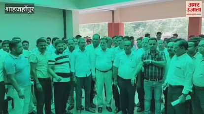 lawyers burnt the effigy of SDM and Tehsildar in Shahjahanpur