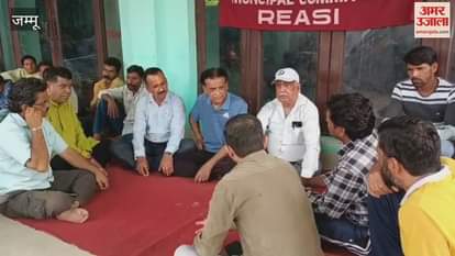 Durga Natak Mandal supported the strike of sanitation workers of Reasi Municipal Council