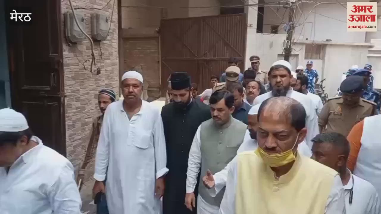 Meerut: Union Minister Syed Shahnawaz Hussain reached Meerut, offered Friday prayers at Jama Masjid