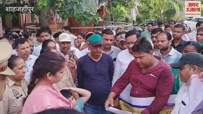 Shikshamitras demanded increase salary in Shahjahanpur