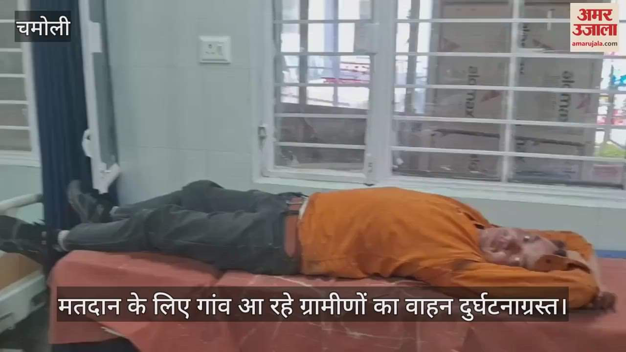 vehicle of villagers coming to the village to vote met with an accident on Badrinath Highway