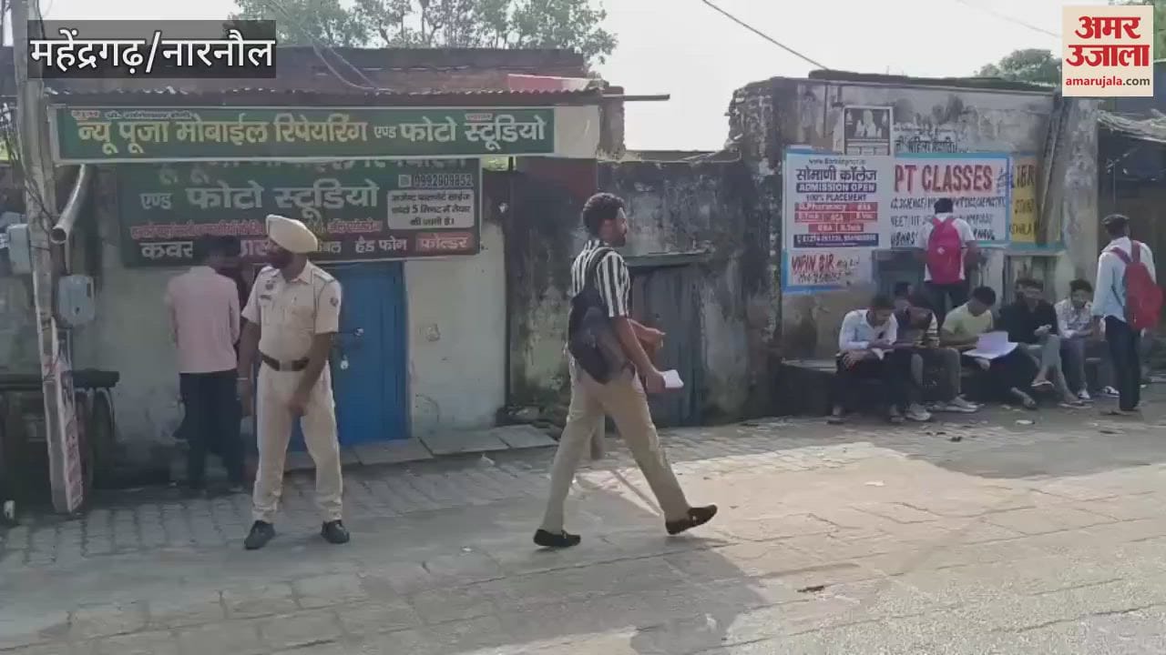 DC reached the bus stand in Narnaul so that the students do not face any problems and took stock of the arrangements