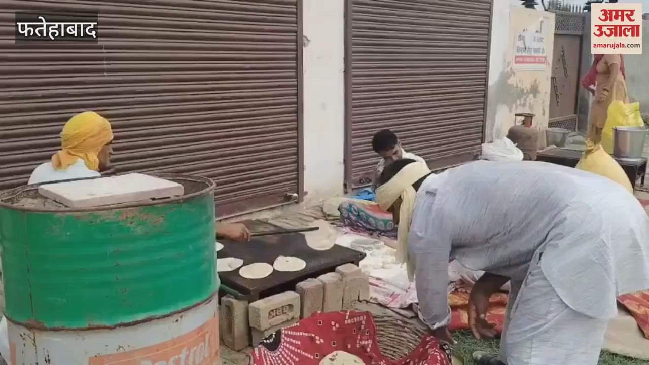 In Fatehabad, under the Atithi Devo Bhava scheme, the villagers arranged food for the candidates