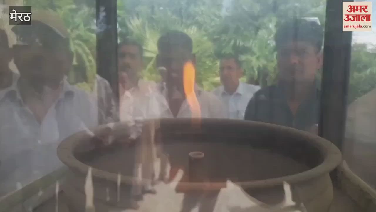 Meerut: Kargil Vijay Diwas, Akhand jyoti lights up at Shaheed smarak