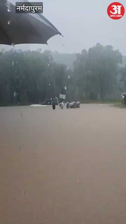 Lakhs of cusecs of water is being discharged by opening 9 gates of Tawa Dam at a height of 7 feet