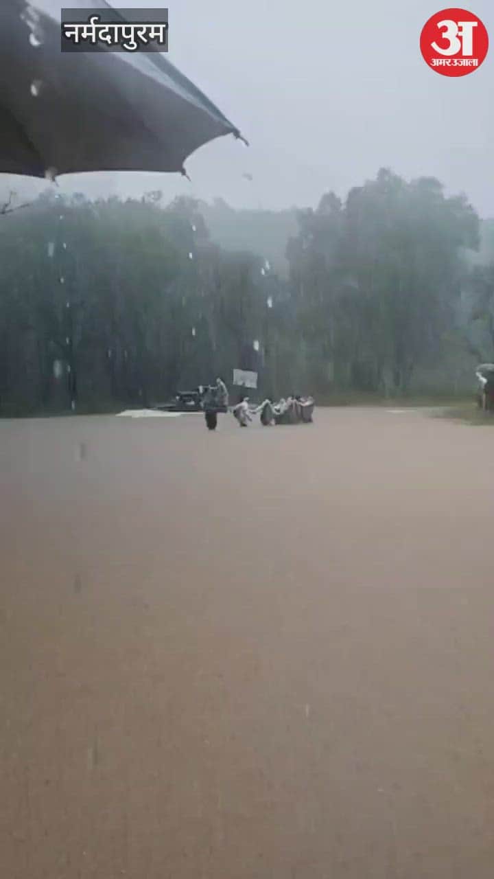 Lakhs of cusecs of water is being discharged by opening 9 gates of Tawa Dam at a height of 7 feet