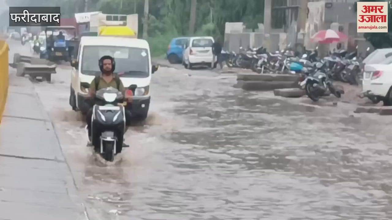 Waterlogging on the service road of National Highway due to rain in Faridabad