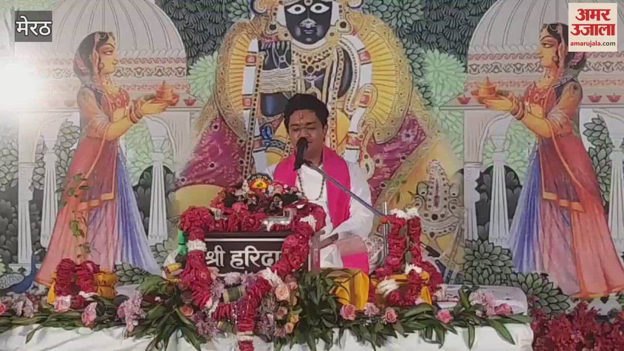Meerut: Story teller Ashrit Goswami recited the story at Shri Annapurna Temple located on West End Road
