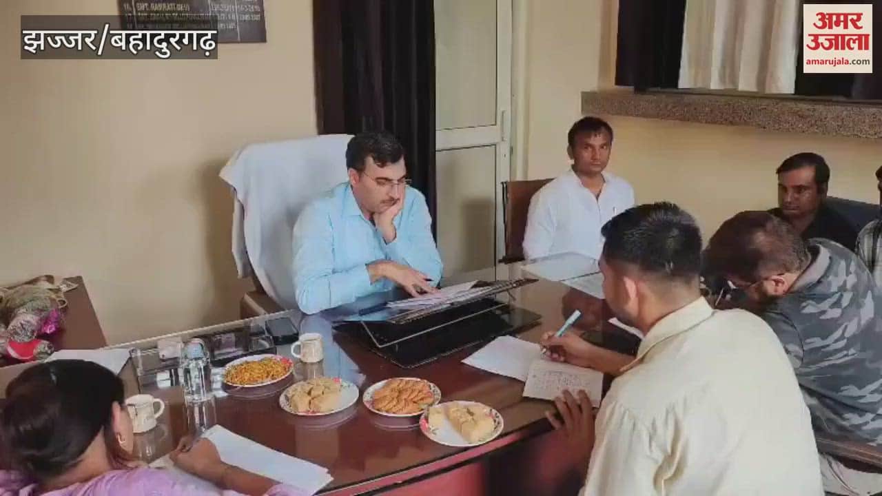 District Municipal Commissioner in Jhajjar said that shops of tenants who do not pay rent should be locked