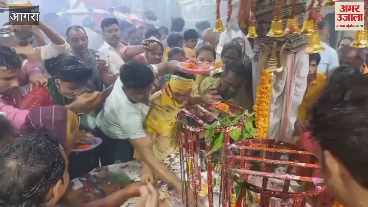 Abhishek of Neelkanth with Ganga water