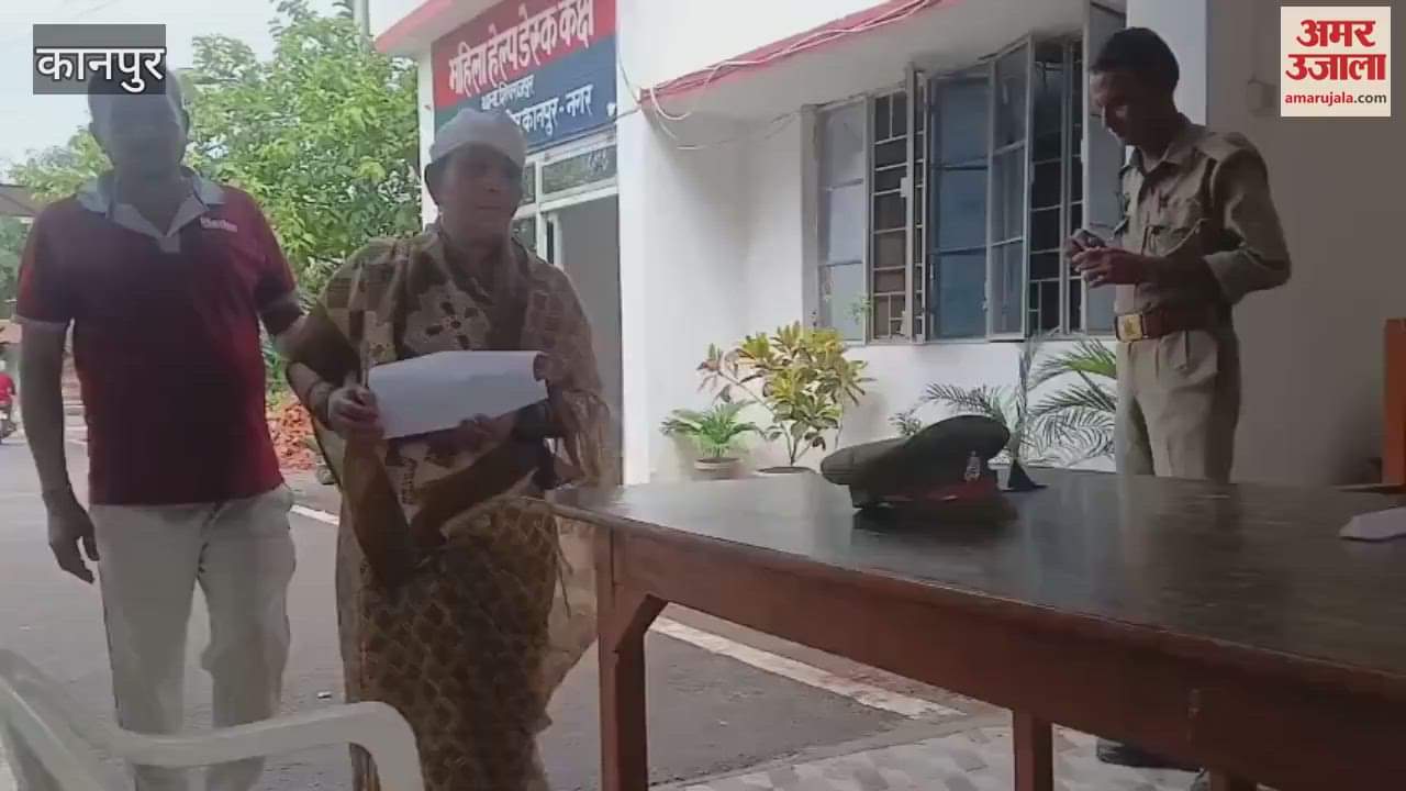 While offering prayers in the temple, priest hit the woman on the head with stick