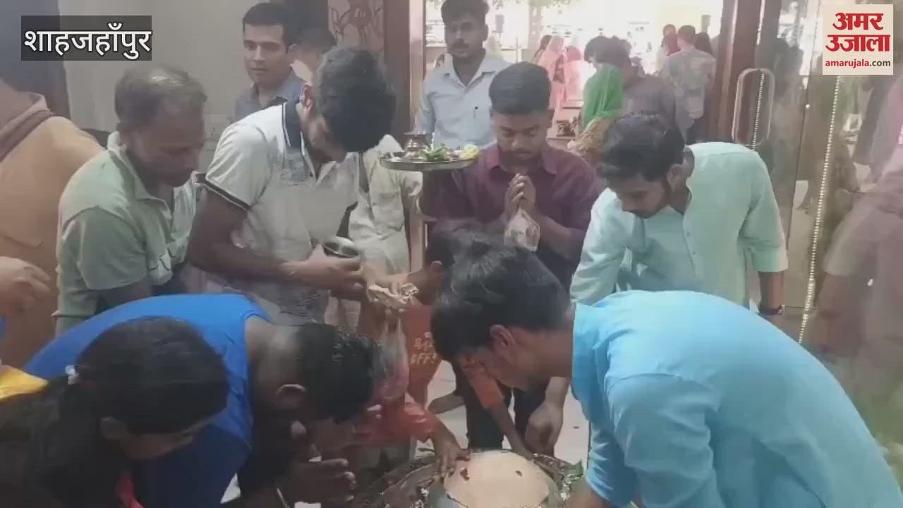 Crowds of devotees gathered in Shiva temples of Shahjahanpur