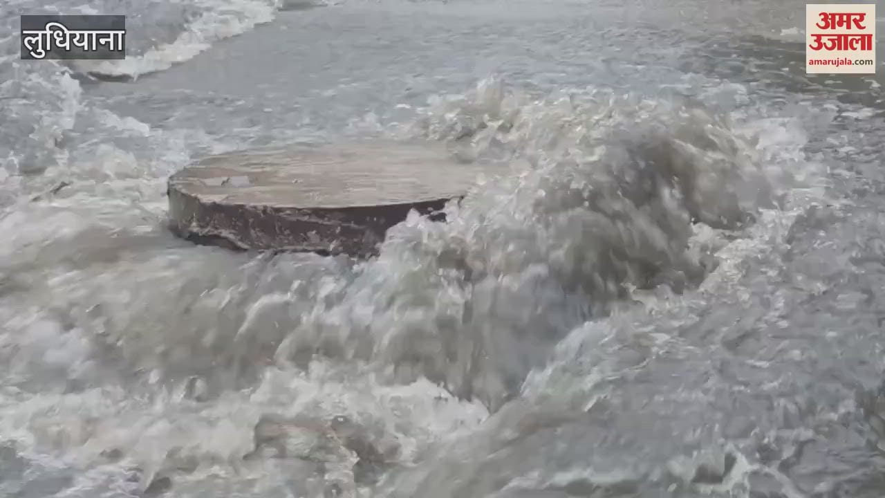 Water filled on roads after rain in Ludhiana