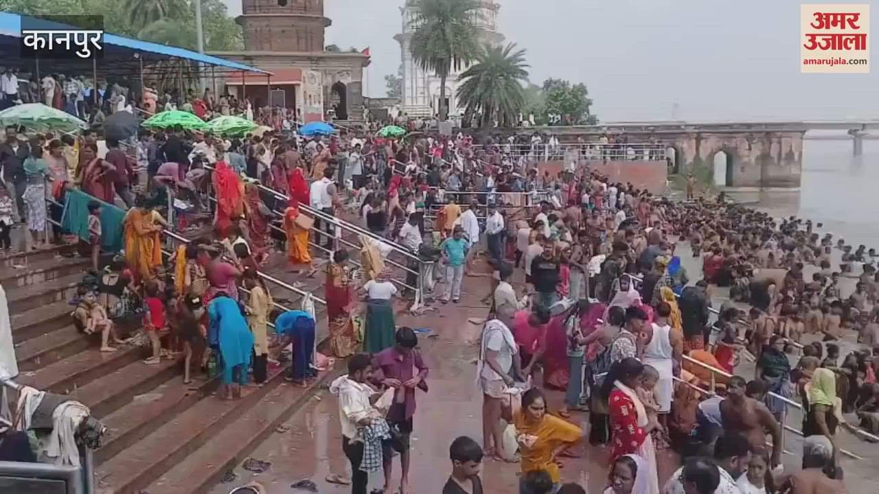 Took dip in Ganga, performed Jalabhishek in temples, Bhandara was organised at many places