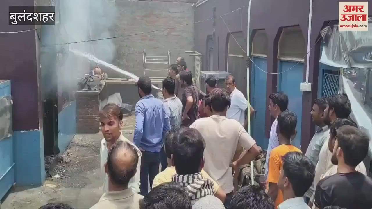house caught fire due to short circuit in Khurja