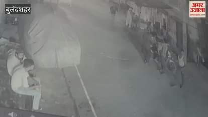 Shhopkeeper was beaten up for asking money to repair a mobile in Bulandshahr