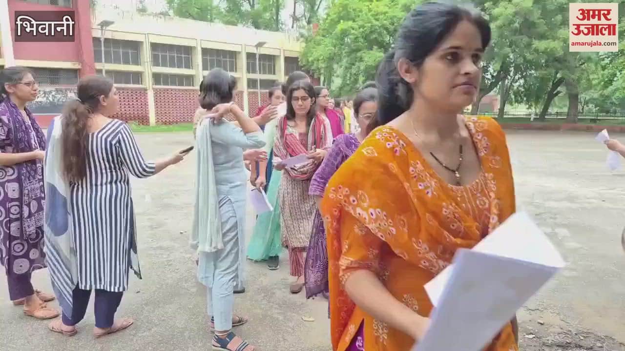 Strict checking of candidates was done while entering the centers for HTET examination in Bhiwani