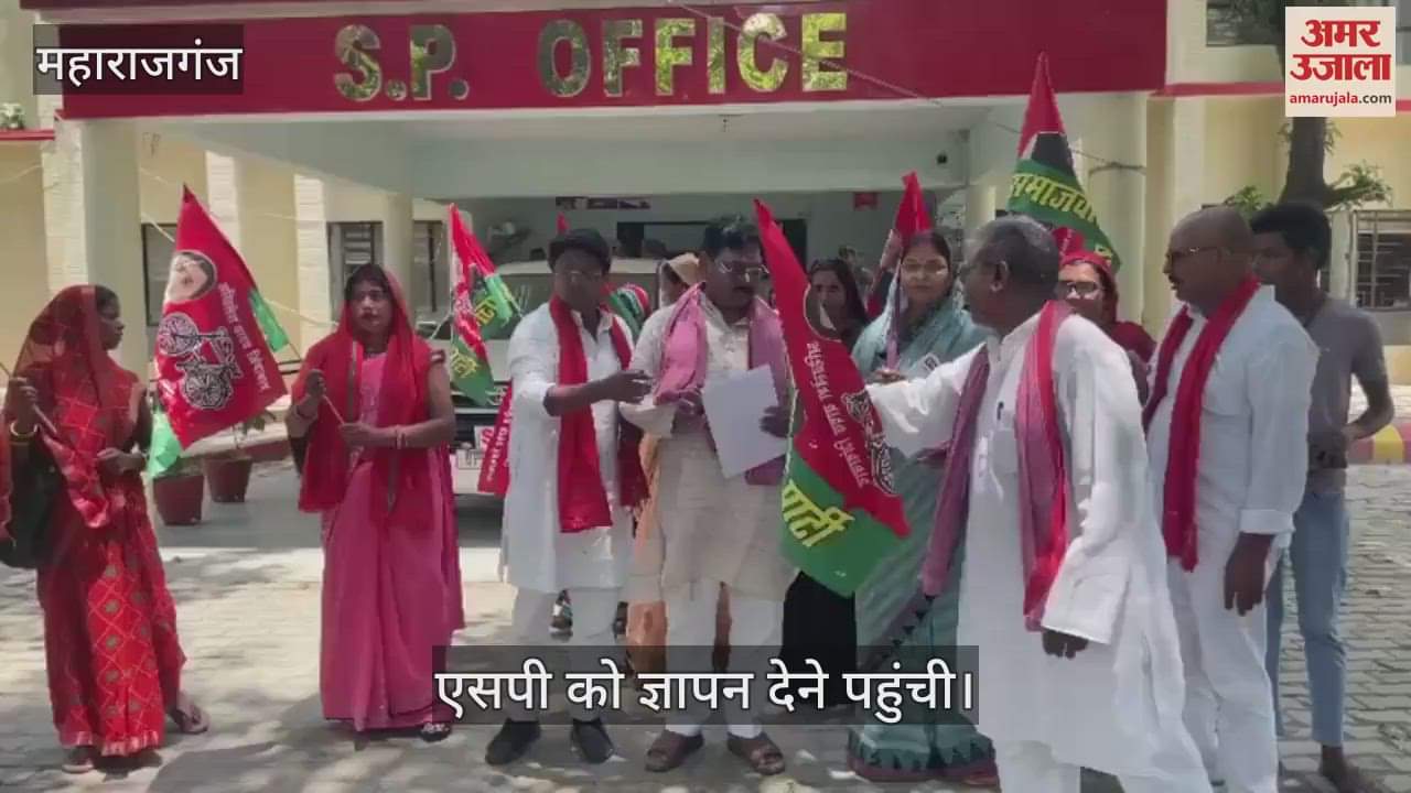 SP workers handed over a memorandum to the SP