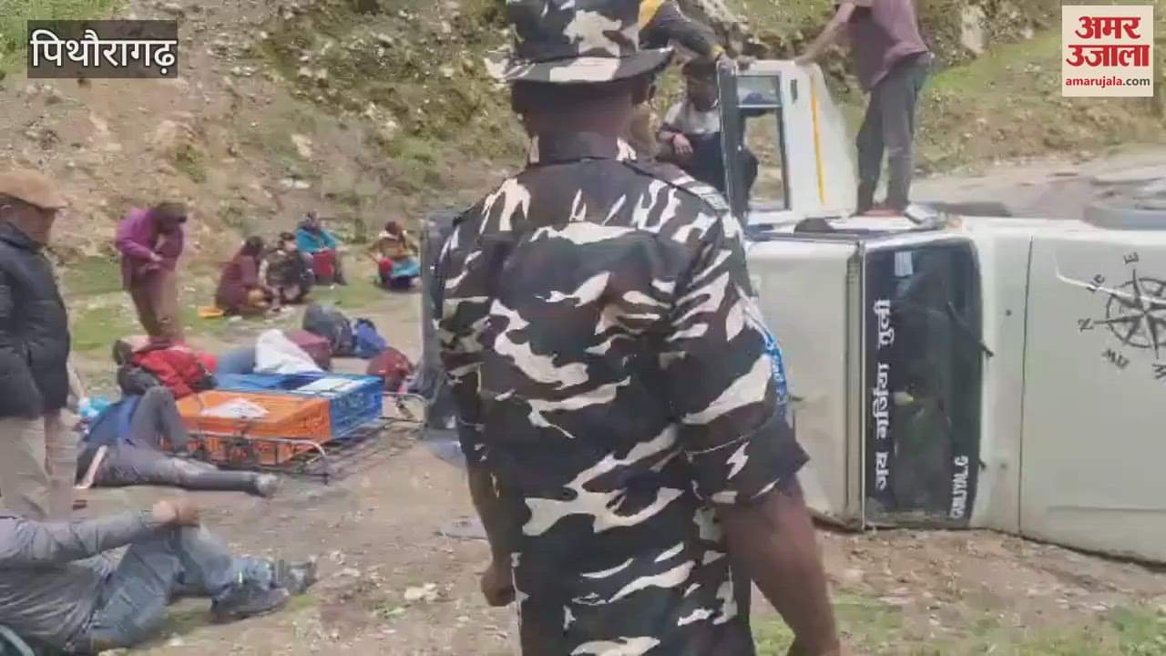 Seven injured as vehicle goes out of control and overturns on road in dharchula Pithoragarh