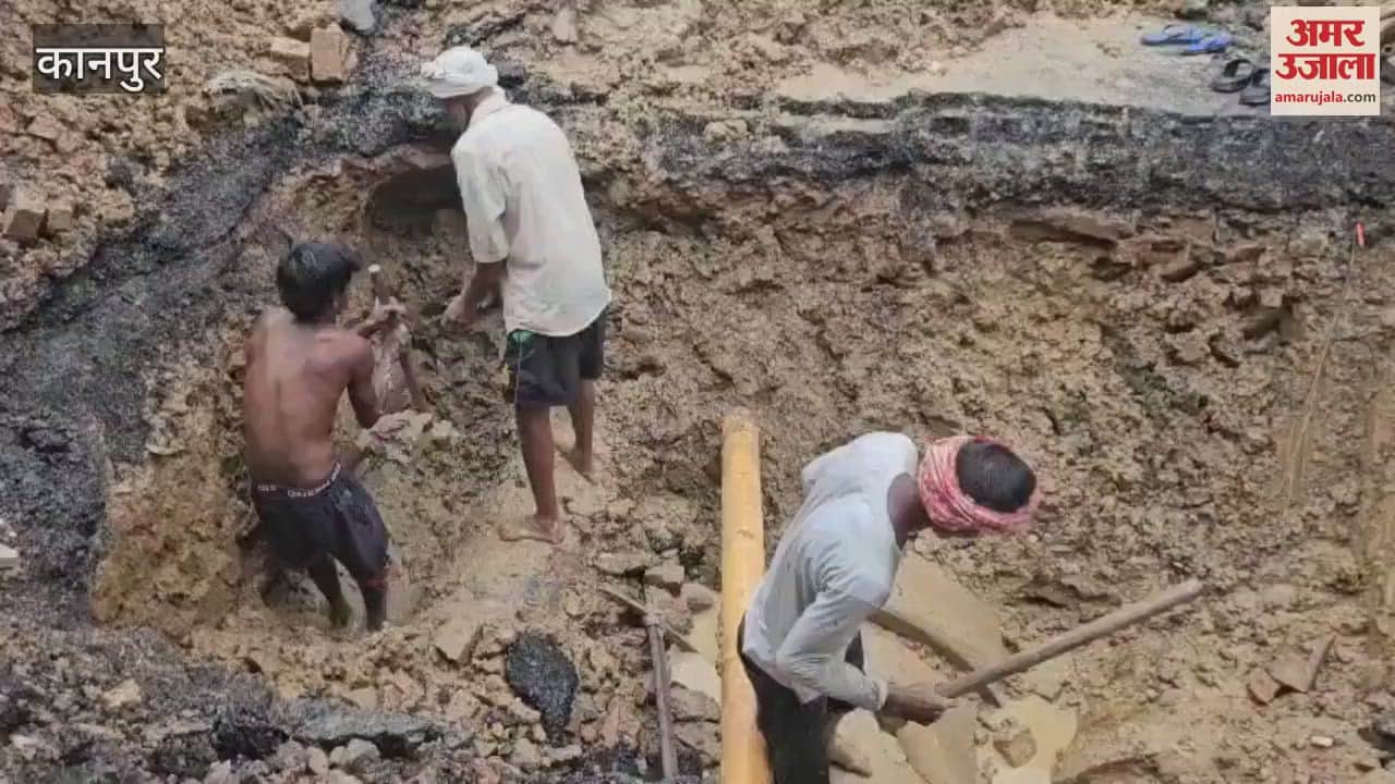 Main pipeline repaired on Arya Nagar Chauraha road, traffic affected