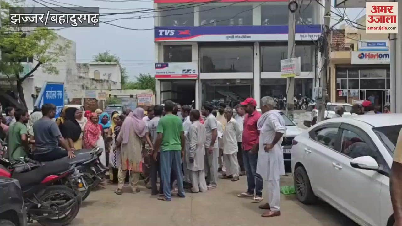 People of Radha Swami Colony demonstrated in Jhajjar