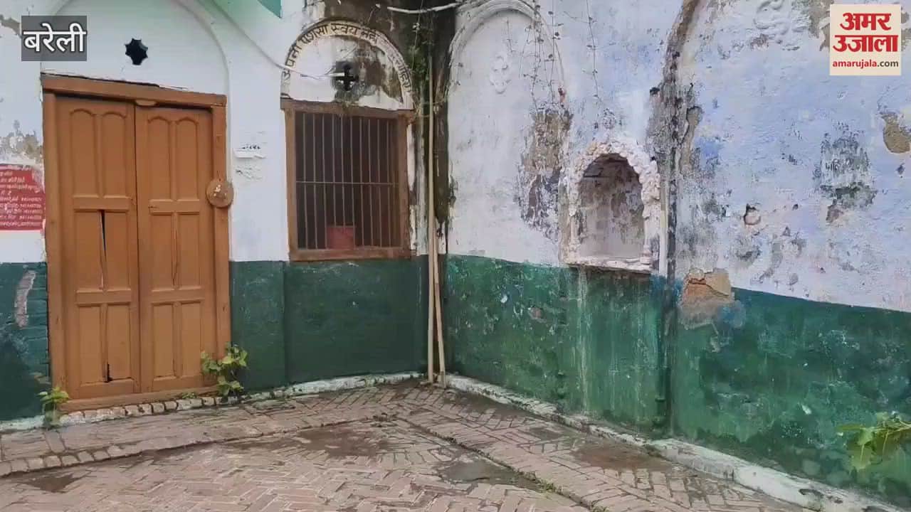 School building dilapidated see the condition of these schools in Bareilly